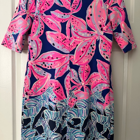 Lilly Pulitzer beautiful bright colored dress with gold buttons on shoulder. - Picture 8 of 8